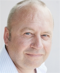 Ranald Hendriks headshot.jpg