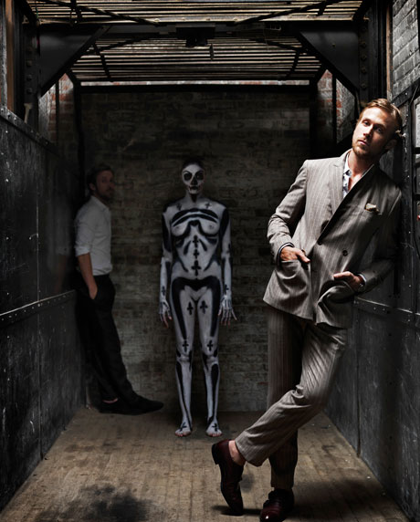 Ryan-gosling-poses-with-skeleton.jpg